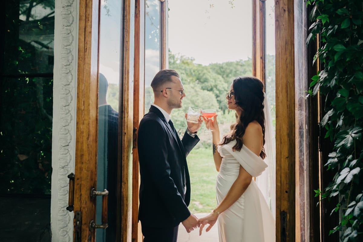 How to Choose the Right Wedding Photographer