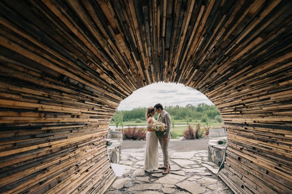 What Makes a Wedding Photo Timeless