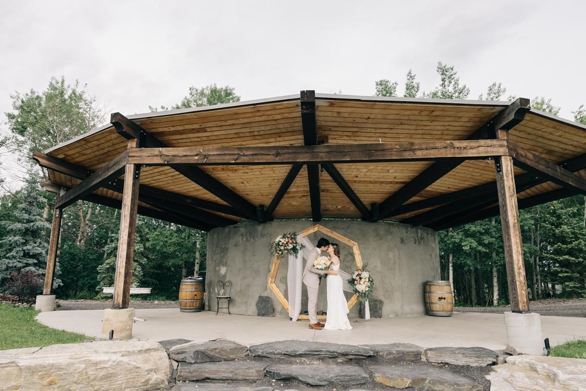 What I Do When Couples Say “We’re Not Photogenic At All”