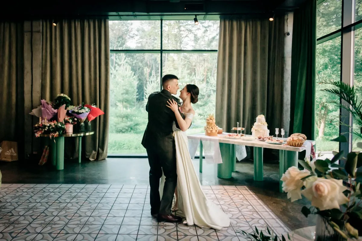 How I Capture Tears, Laughter & Hugs — and Why Poses Come Second